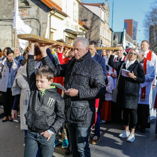 Šv. Kryžiaus kelias Klaipėdos miesto gatvėmis  © Vytauto Petriko nuotr.