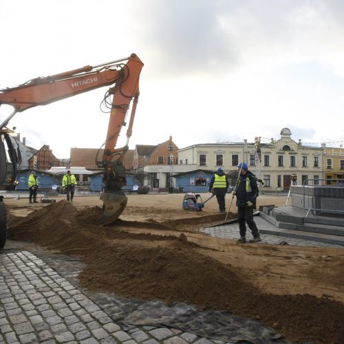 Teatro aikštėje ruošiamas ledas – kiek kainuos pačiuožinėti?  © Vytauto Liaudanskio nuotr.