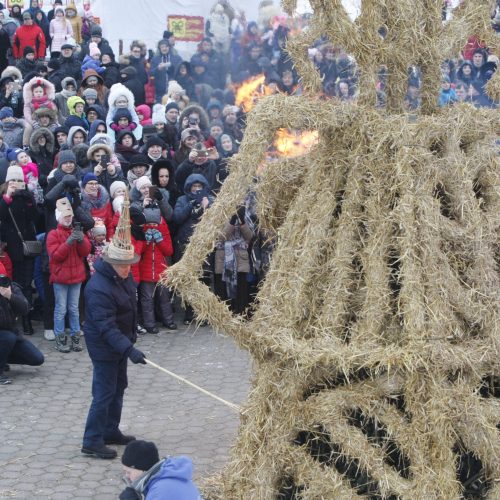 Klaipėdiečiai nenusižengė tradicijoms: per Užgavėnes išdykavo ir sudegino Morę  © Vytauto Liaudanskio nuotr.