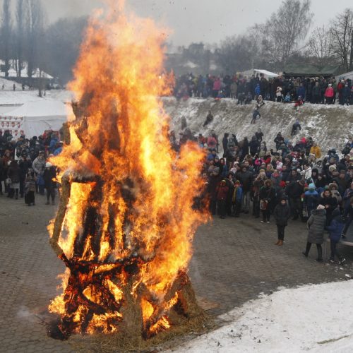 Klaipėdiečiai nenusižengė tradicijoms: per Užgavėnes išdykavo ir sudegino Morę  © Vytauto Liaudanskio nuotr.
