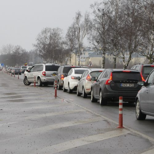 Automobilių eilės į Palangą  © Vytauto Liaudanskio nuotr.