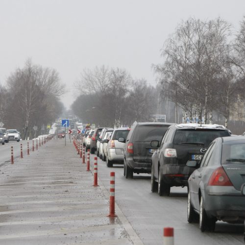 Automobilių eilės į Palangą  © Vytauto Liaudanskio nuotr.