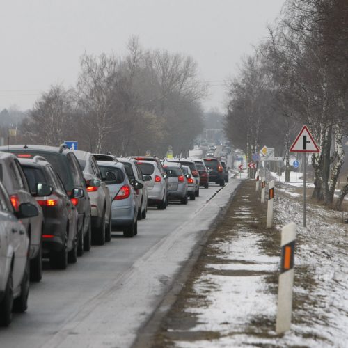 Automobilių eilės į Palangą  © Vytauto Liaudanskio nuotr.