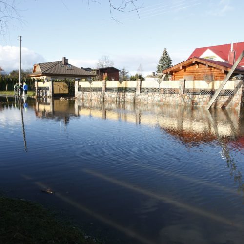 Purmaliuose vanduo tuoj sieks namų stogus  © Vytauto Liaudanskio nuotr.