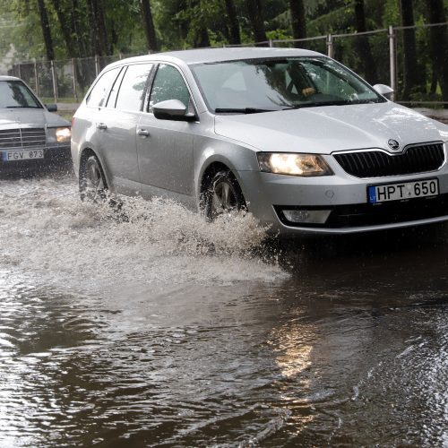 Po liūties ir vėl skęsta Kaunas  © Laimučio Brundzos nuotr.