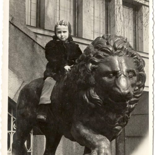 Tradicija – foto prie Karo muziejaus liūtų <span style=color:red;>(daugiau kaip 250 foto)</span>  © Akcijos dalyvių nuotr.