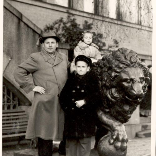 Tradicija – foto prie Karo muziejaus liūtų <span style=color:red;>(daugiau kaip 250 foto)</span>  © Akcijos dalyvių nuotr.