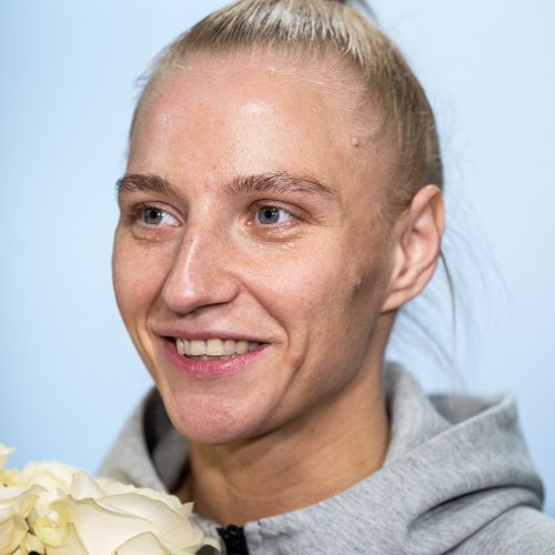 Grįžo bokso čempionato bronzos medalininkė A. Starovoitova