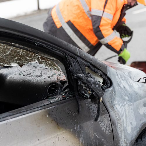 Vilniuje kelionės metu užsidegė automobilis  © P. Peleckio/BNS