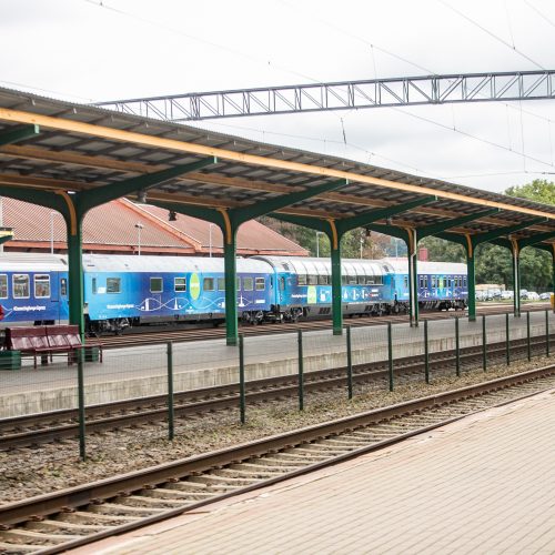 Kauno geležinkelio stotyje susitiko traukiniai iš Lisabonos ir Talino  © Justinos Lasauskaitės nuotr.