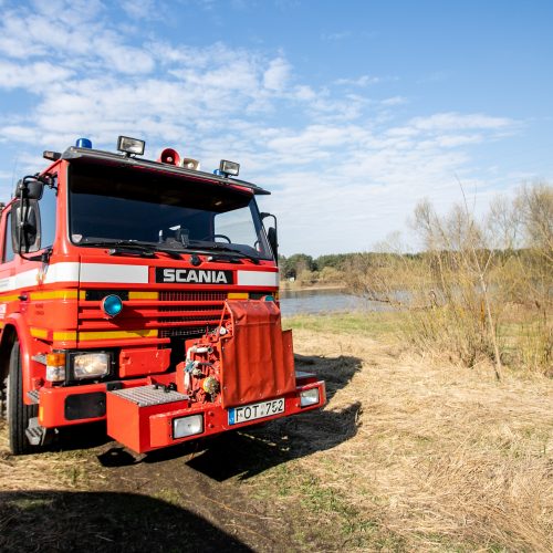 Kauno ugniagesiai aiškinasi didžiulę taršą Nemune  © Justinos Lasauskaitės nuotr.