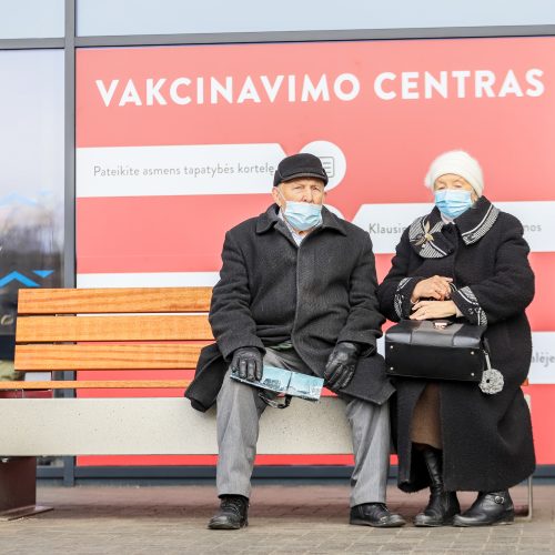 G. Nausėda lankėsi vakcinavimo centre Kaune  © Justinos Lasauskaitės, R. Dačkaus/Prezidentūros nuotr.