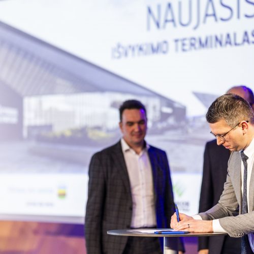 Vilniaus oro uosto naujojo išvykimo terminalo statybos pradžios pristatymas  © I. Gelūno / BNS nuotr.