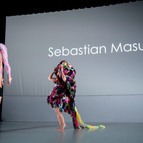 Auros šokėjai virto Sebastian Masuda kolekcijos modeliais  © Regimanto Zakšensko nuotr.