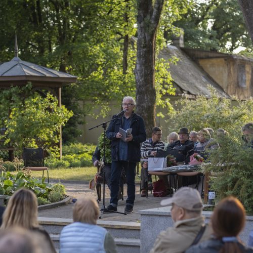 Kaune vainikuotas „Poezijos pavasario“ laureatas  © Simono Baltušio nuotr.