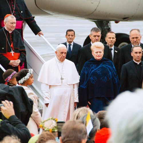 Popiežiaus lėktuvas nusileido Vilniuje  © Prezidento kanceliarijos, I Gelūno / BFL nuotr.
