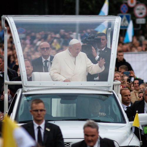 Popiežiaus kelionė iki Katedros aikštės  © P. Peleckio / Fotobanko nuotr.