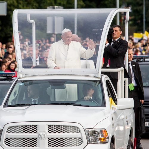 Popiežiaus kelionė iki Katedros aikštės  © P. Peleckio / Fotobanko nuotr.