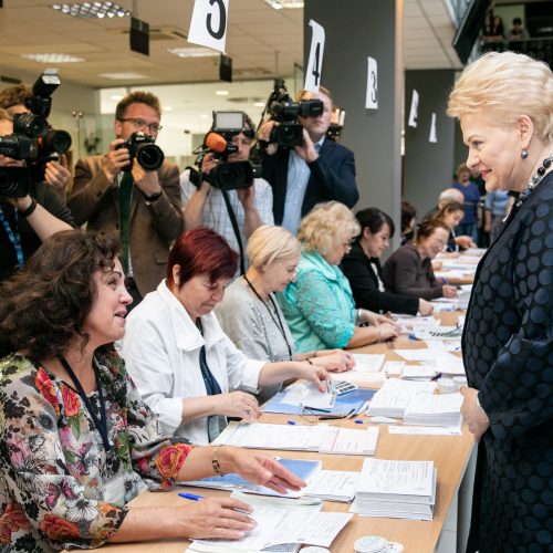 Iš anksto balsavo prezidentė D. Grybauskaitė  © P. Peleckio / Fotobanko nuotr.