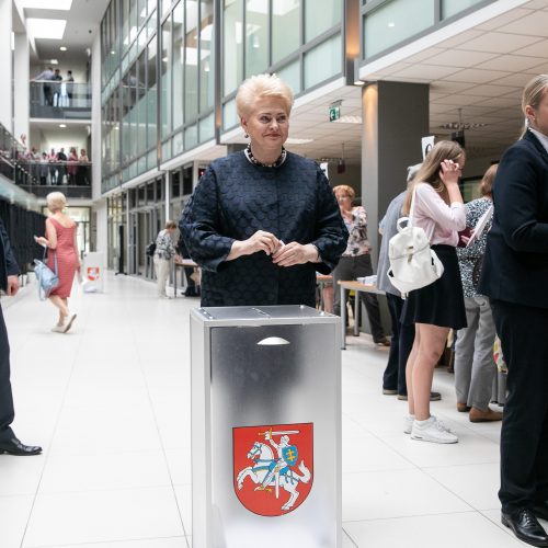 Iš anksto balsavo prezidentė D. Grybauskaitė  © P. Peleckio / Fotobanko nuotr.