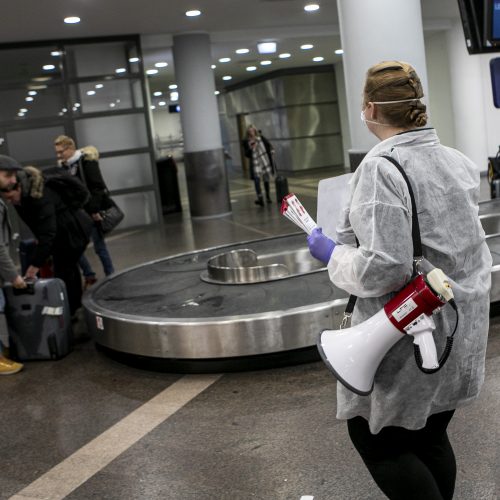 Dėl viruso Vilniaus oro uoste tikrinami žmonės  © P. Peleckio / Fotobanko nuotr.