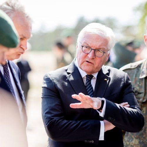 Lietuvos ir Vokietijos prezidentai lankėsi kariniame poligone Pabradėje  © L. Balandžio / BNS nuotr.