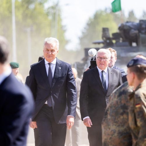 Lietuvos ir Vokietijos prezidentai lankėsi kariniame poligone Pabradėje  © L. Balandžio / BNS nuotr.