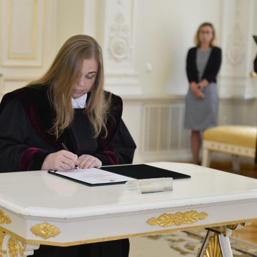 Prezidentas priėmė teisėjų priesaikas  © A. Savickio / Prezidentūros nuotr.