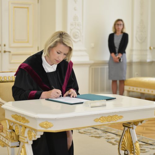 Prezidentas priėmė teisėjų priesaikas  © A. Savickio / Prezidentūros nuotr.