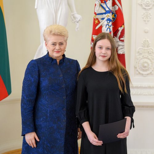 „Lietuvos tūkstantmečio vaikų“ nugalėtojai – Prezidentūroje  © R. Dačkaus / Prezidentūros nuotr.
