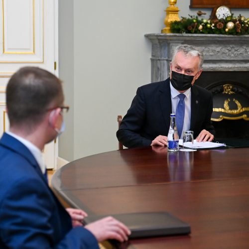 G. Nausėda susitiko su kandidatu į ministrus A. Dulkiu  © I. Gelūno / Fotobanko, R. Dačkaus / Prezidentūros nuotr.