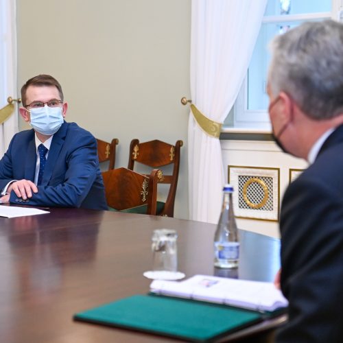 G. Nausėda susitiko su kandidatu į ministrus A. Dulkiu  © I. Gelūno / Fotobanko, R. Dačkaus / Prezidentūros nuotr.