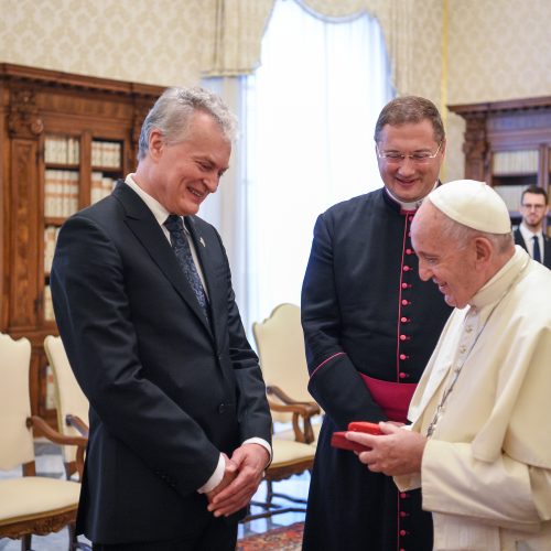 G. Nausėda susitiko su popiežiumi  © R. Dačkaus / Prezidentūros nuotr.
