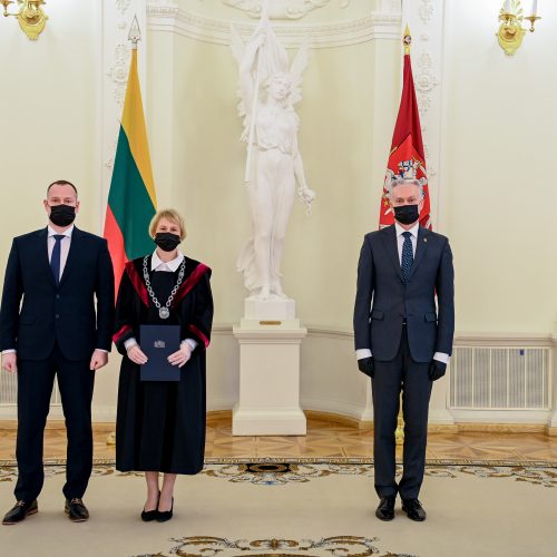 Prisiekė penki nauji teisėjai  © R. Dačkaus / Prezidentūros nuotr.