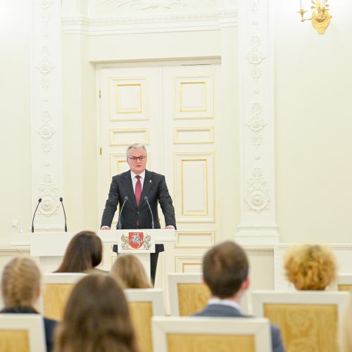 Konstitucijos egzamino nugalėtojų apdovanojimai  © R. Dačkaus / Prezidentūros nuotr.