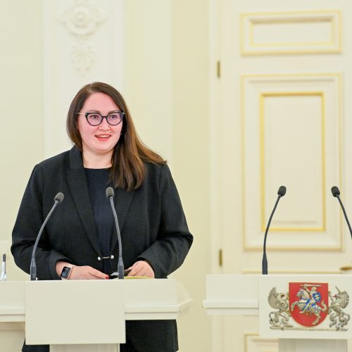 Konstitucijos egzamino nugalėtojų apdovanojimai  © R. Dačkaus / Prezidentūros nuotr.
