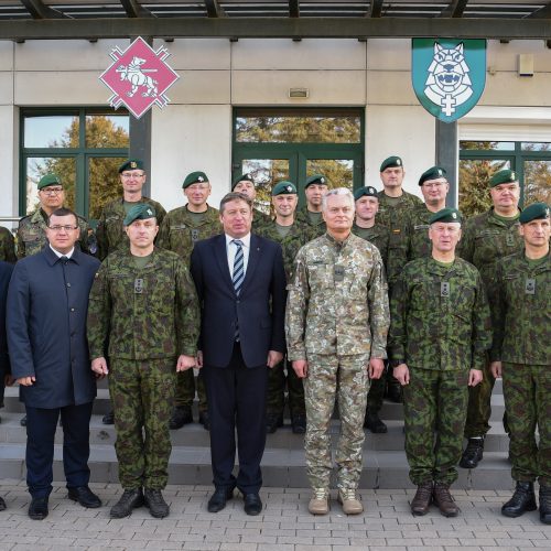 Prezidentas lanko Rukloje dislokuotus karius  © R. Dačkaus / Prezidentūros, G. Markovičienės / ELTOS nuotr.