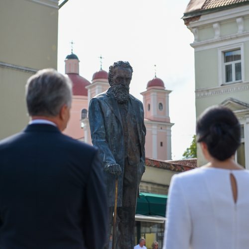 G. Nausėda apsilankė prie J. Basanavičiaus paminklo  © G. Skaraitienės / Fotobanko, R. Dačkaus / Prezidentūros nuotr.