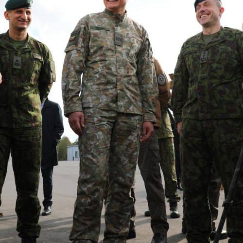 Prezidentas lanko Rukloje dislokuotus karius  © R. Dačkaus / Prezidentūros, G. Markovičienės / ELTOS nuotr.