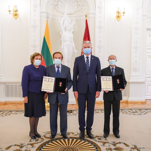 Prezidentas apdovanojo žydų gelbėtojus  © R. Dačkaus / Prezidentūros nuotr.