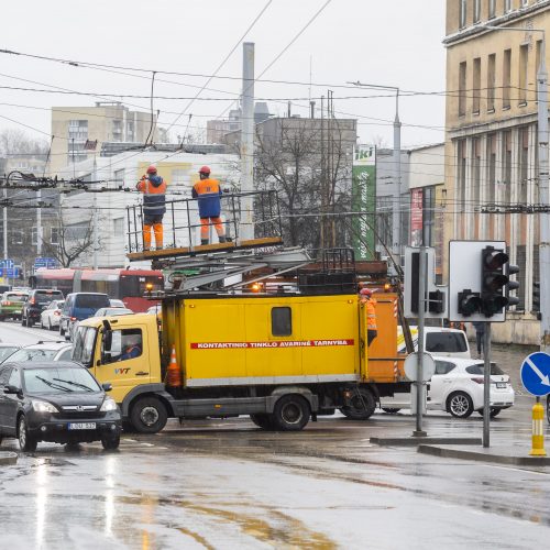 Sostinės Kauno gatvėje nukrito kranas  © I. Gelūno / BNS nuotr.