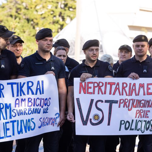 VST pareigūnų protestas  © P. Peleckio / BNS nuotr.