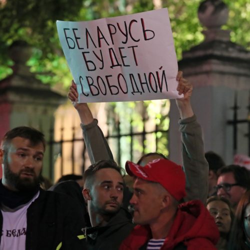 Baltarusijoje žmonės ir toliau reiškia nepasitenkinimą valdžia protestuodami  © 