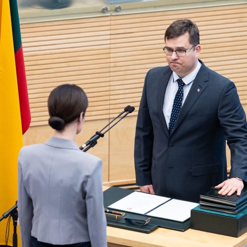 Seime prisiekė naujasis krašto apsaugos ministras  © S. Lisausko / BNS nuotr.