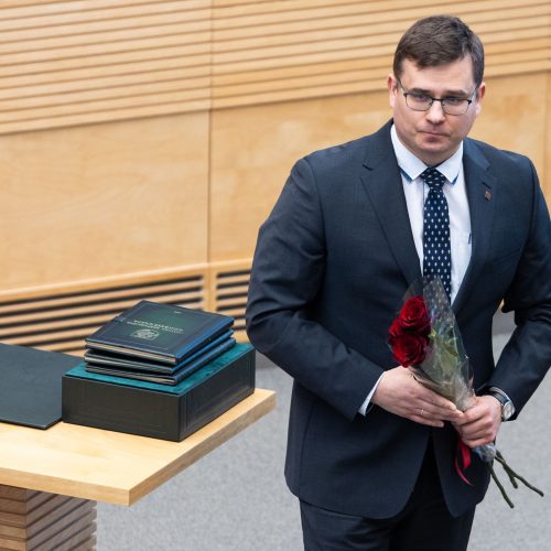 Seime prisiekė naujasis krašto apsaugos ministras  © S. Lisausko / BNS nuotr.