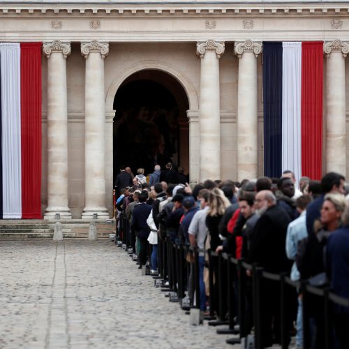 Prancūzai atsisveikina su J. Chiracu  © Scanpix nuotr.