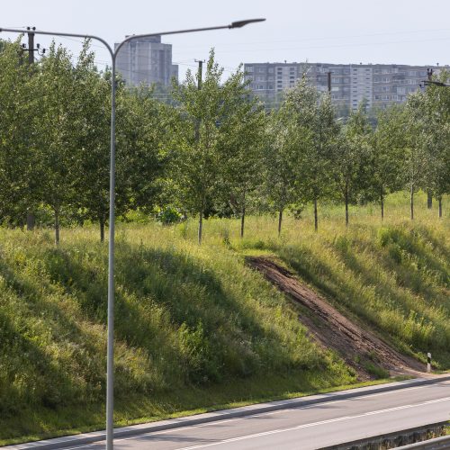 Liūties padariniai Vilniaus vakariniame aplinkkelyje  © Ž. Gedvilos / BNS nuotr.