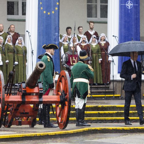 Valstybės vėliavų pakėlimo ceremonija  © I. Gelūno / BNS nuotr.