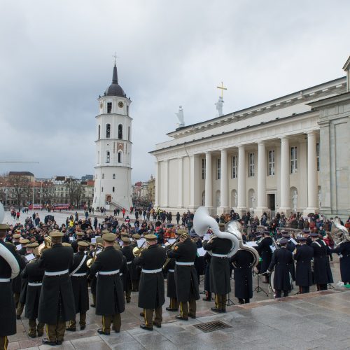 Prie Vilniaus arkikatedros – jungtinis Baltijos šalių orkestras  © Butauto Barausko nuotr.