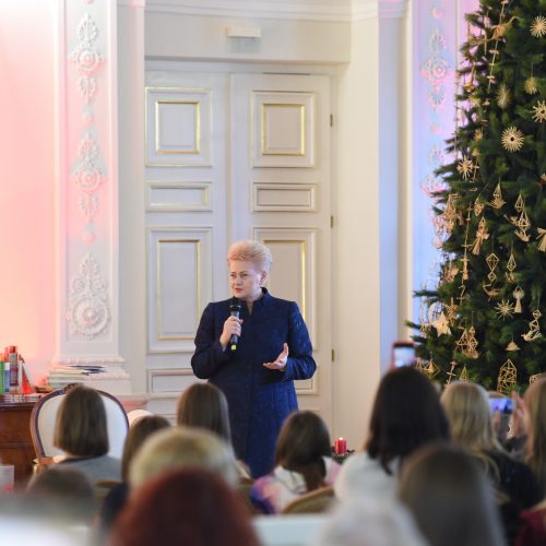 Prezidentė įžiebė pirmąją šalies Kalėdų eglę  © R.Dačkaus (LRP kanceliarijos), Irmanto Gelūno (Fotobanko), Dainiaus Labučio (ELTA) nuotr.